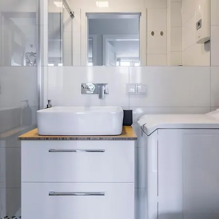 46m² 3 Slaapkamer, 1 Privé Badkamer In Lange Tuinen Appartement *