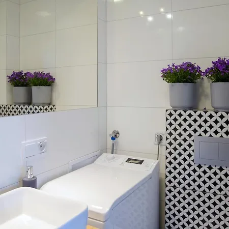 46m² 3 Slaapkamer, 1 Privé Badkamer In Lange Tuinen Appartement *