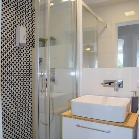 46m² 3 Slaapkamer, 1 Privé Badkamer In Lange Tuinen